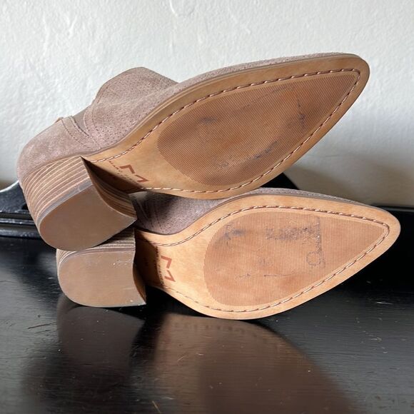 Marc Fisher LTD Dalar Tan Genuine Suede Leather Chelsea Bootie Pointed Toe Sz 6M - Picture 8 of 12